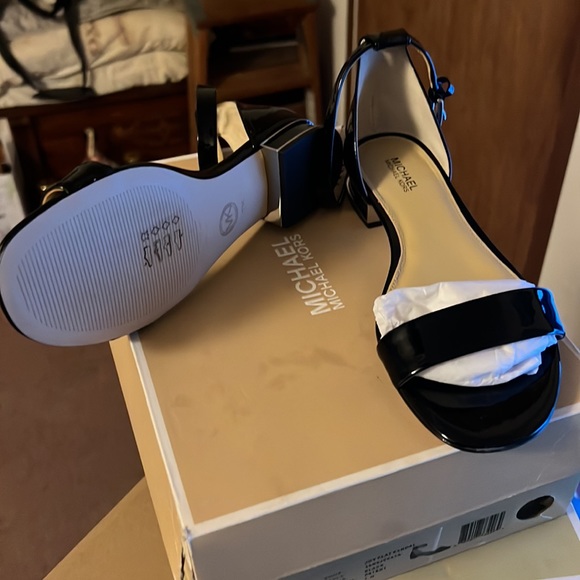 Authentic New Michael Kors Joy Flat Sandals with silver hardware - Picture 2 of 5